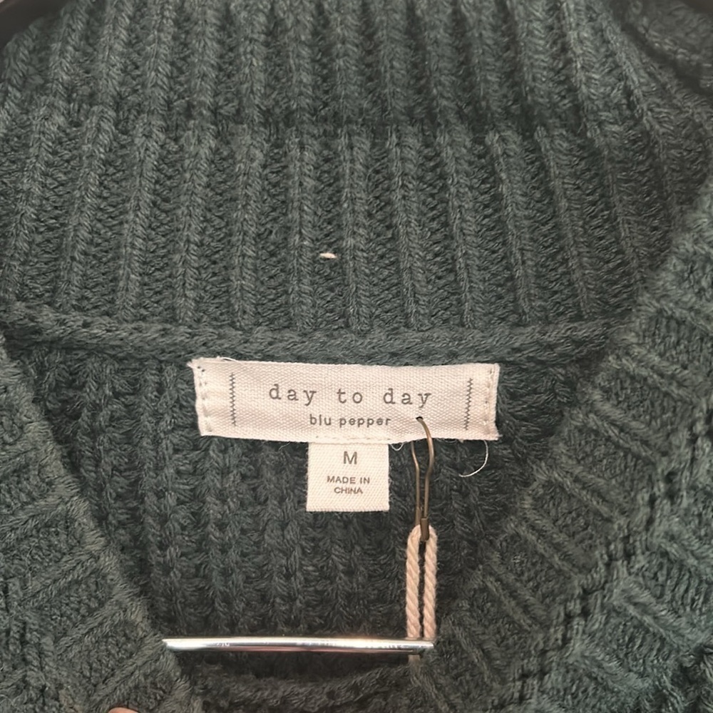 Day to day Blu pepper brand size m woodland green color - Picture 2 of 5